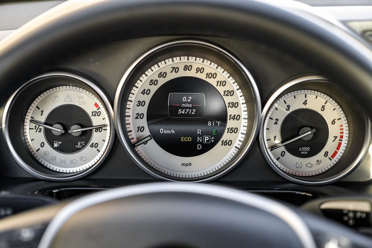 Mercedes-Benz E-Class Vehicle Main Gallery Image 19