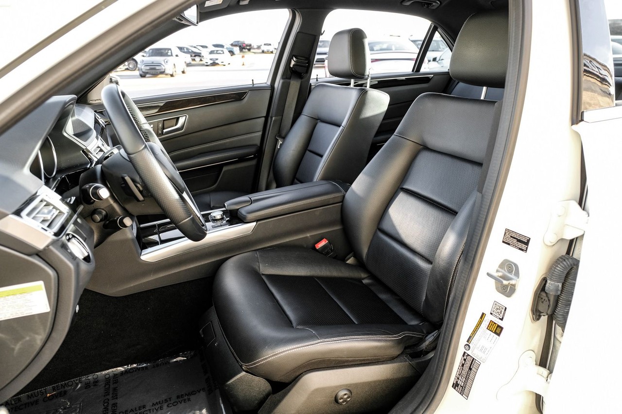 Mercedes-Benz E-Class Vehicle Main Gallery Image 29