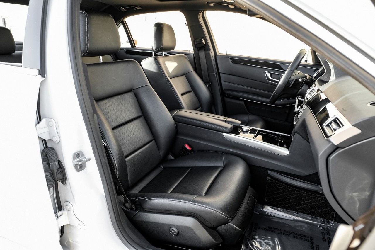 Mercedes-Benz E-Class Vehicle Main Gallery Image 31
