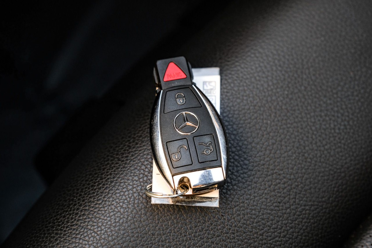 Mercedes-Benz E-Class Vehicle Main Gallery Image 49