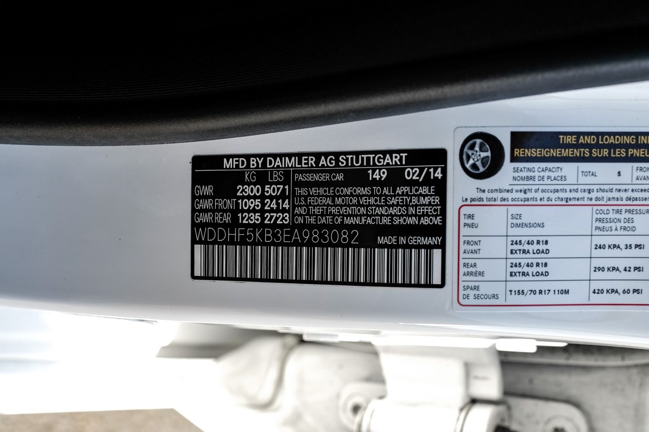 Mercedes-Benz E-Class Vehicle Main Gallery Image 50