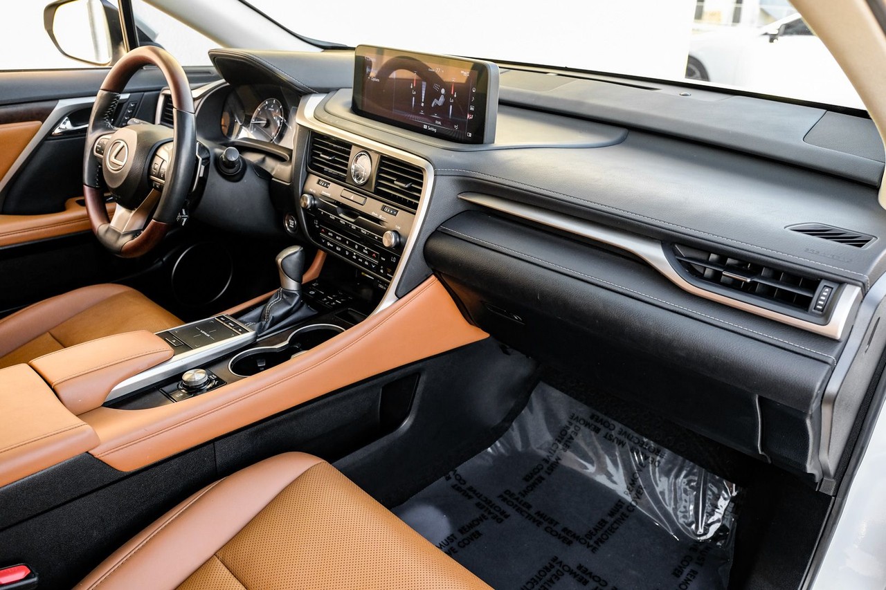 Lexus RX Vehicle Main Gallery Image 13