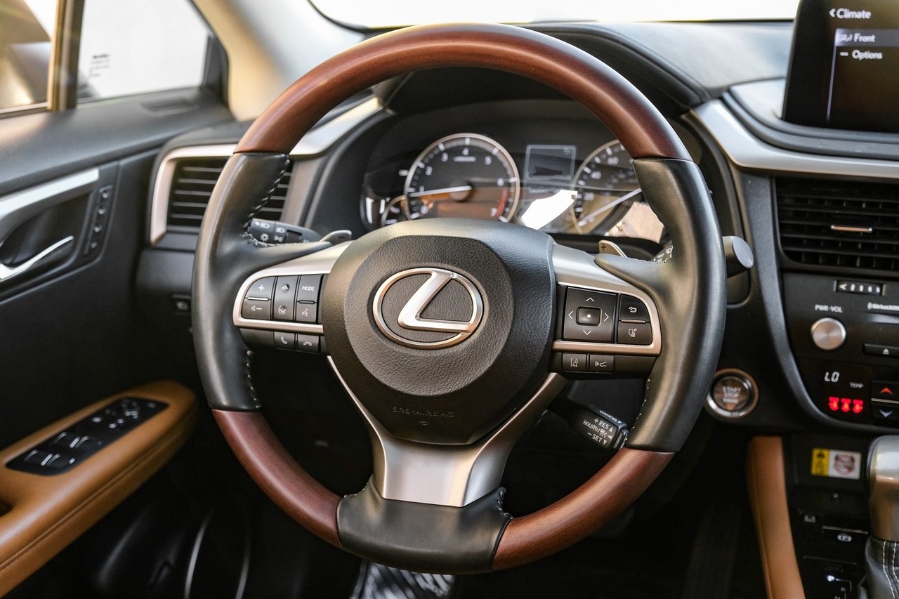 Lexus RX Vehicle Main Gallery Image 17