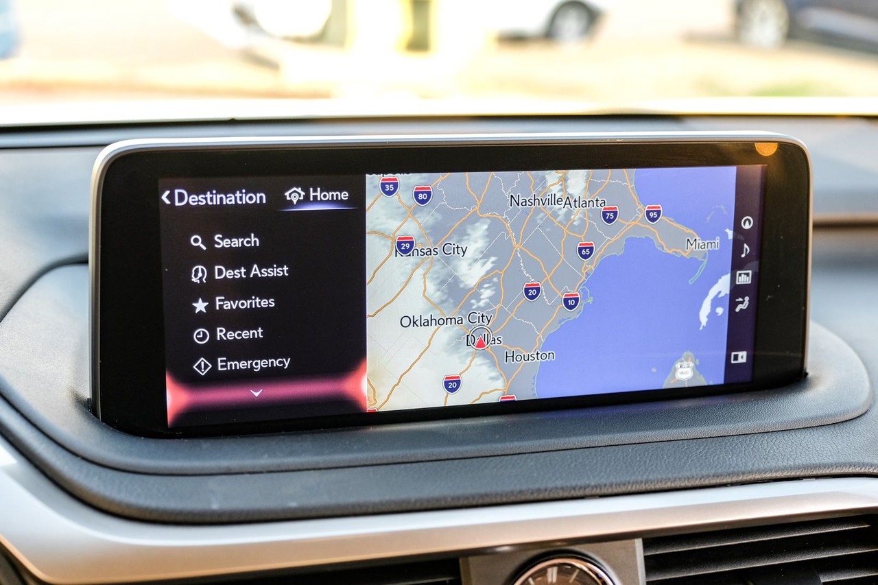 Lexus RX Vehicle Main Gallery Image 22