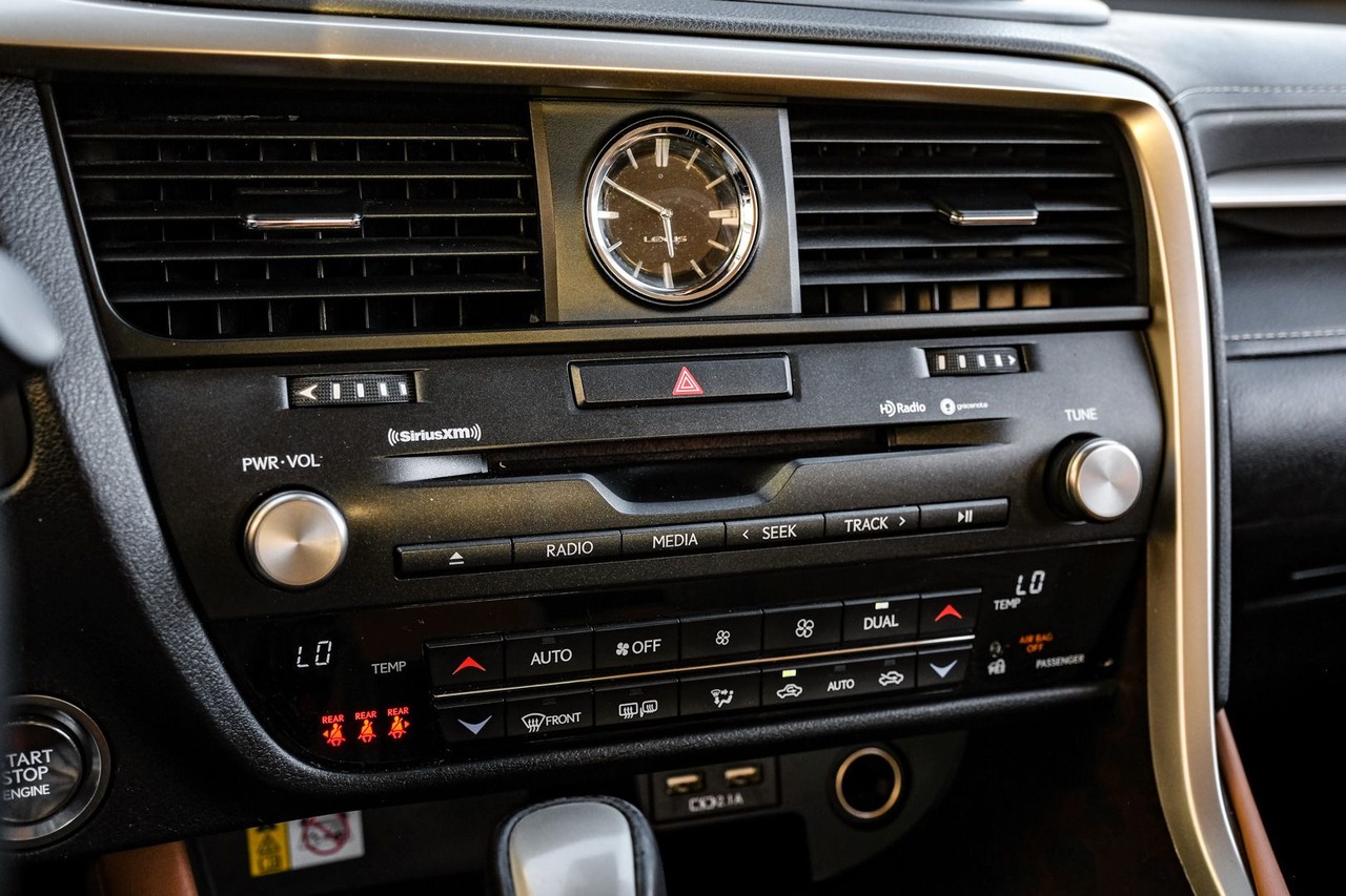 Lexus RX Vehicle Main Gallery Image 26