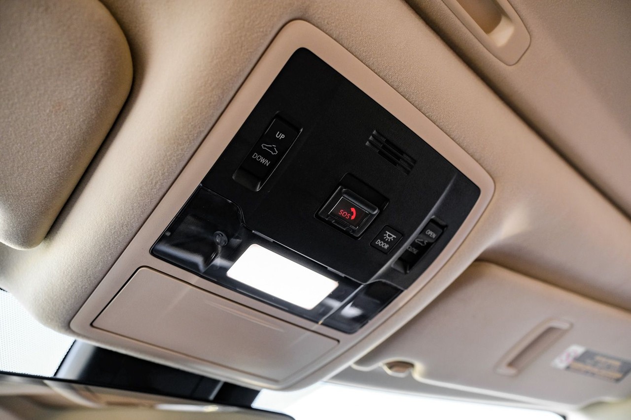 Lexus RX Vehicle Main Gallery Image 27