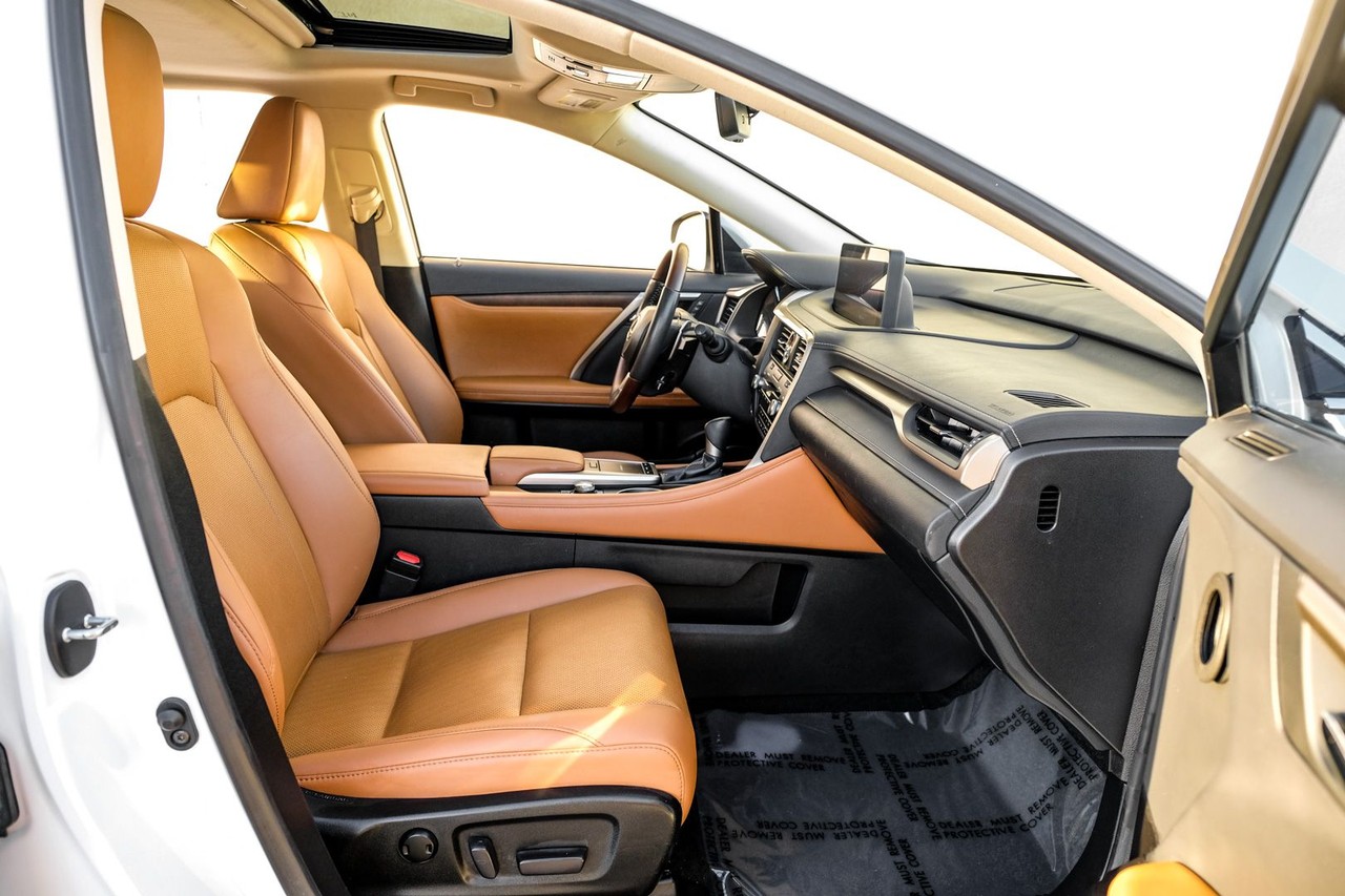 Lexus RX Vehicle Main Gallery Image 33