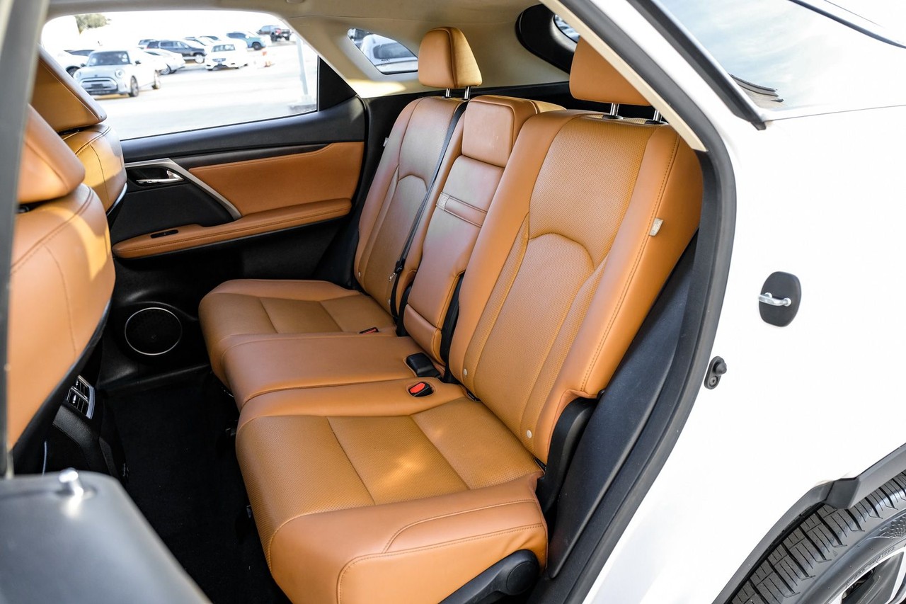 Lexus RX Vehicle Main Gallery Image 38