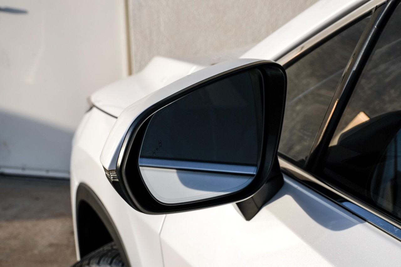 Lexus RX Vehicle Main Gallery Image 40