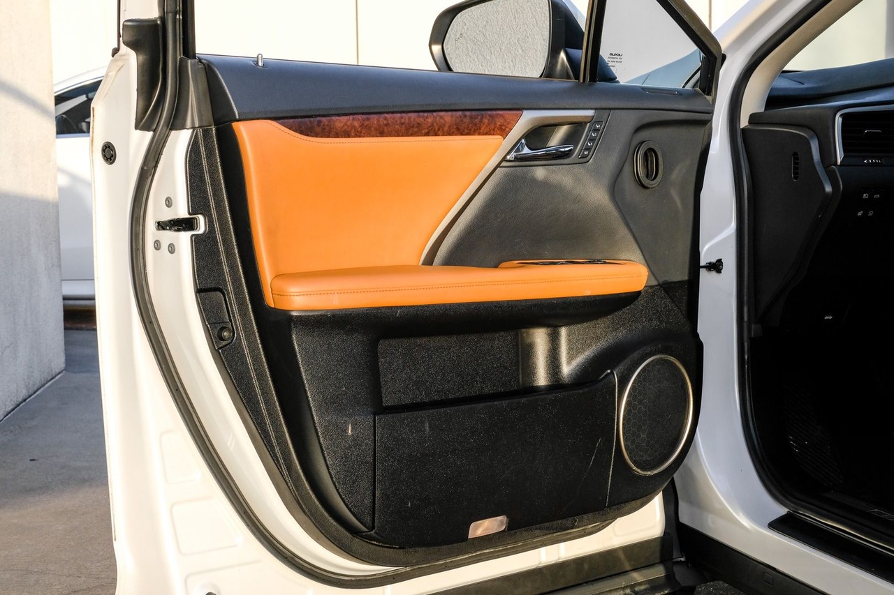 Lexus RX Vehicle Main Gallery Image 41