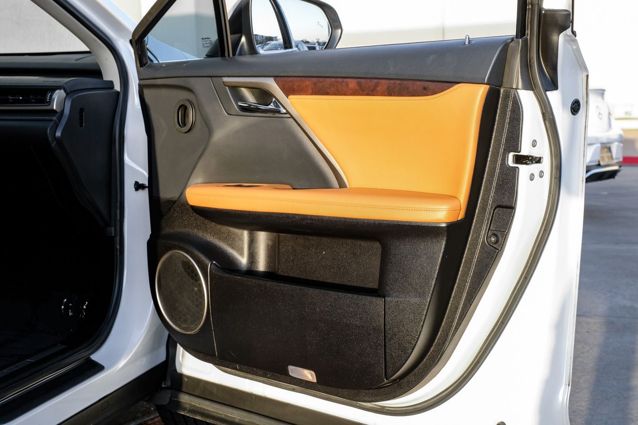 Lexus RX Vehicle Main Gallery Image 43