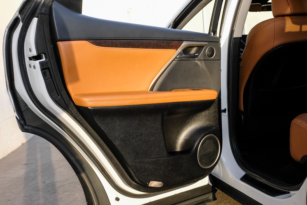 Lexus RX Vehicle Main Gallery Image 44