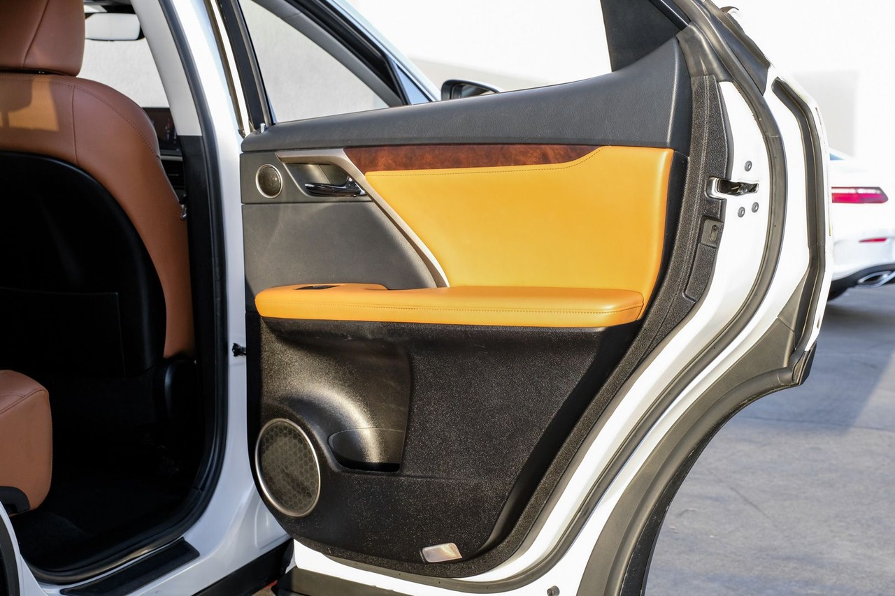 Lexus RX Vehicle Main Gallery Image 45