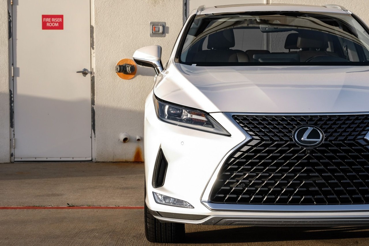 Lexus RX Vehicle Main Gallery Image 46