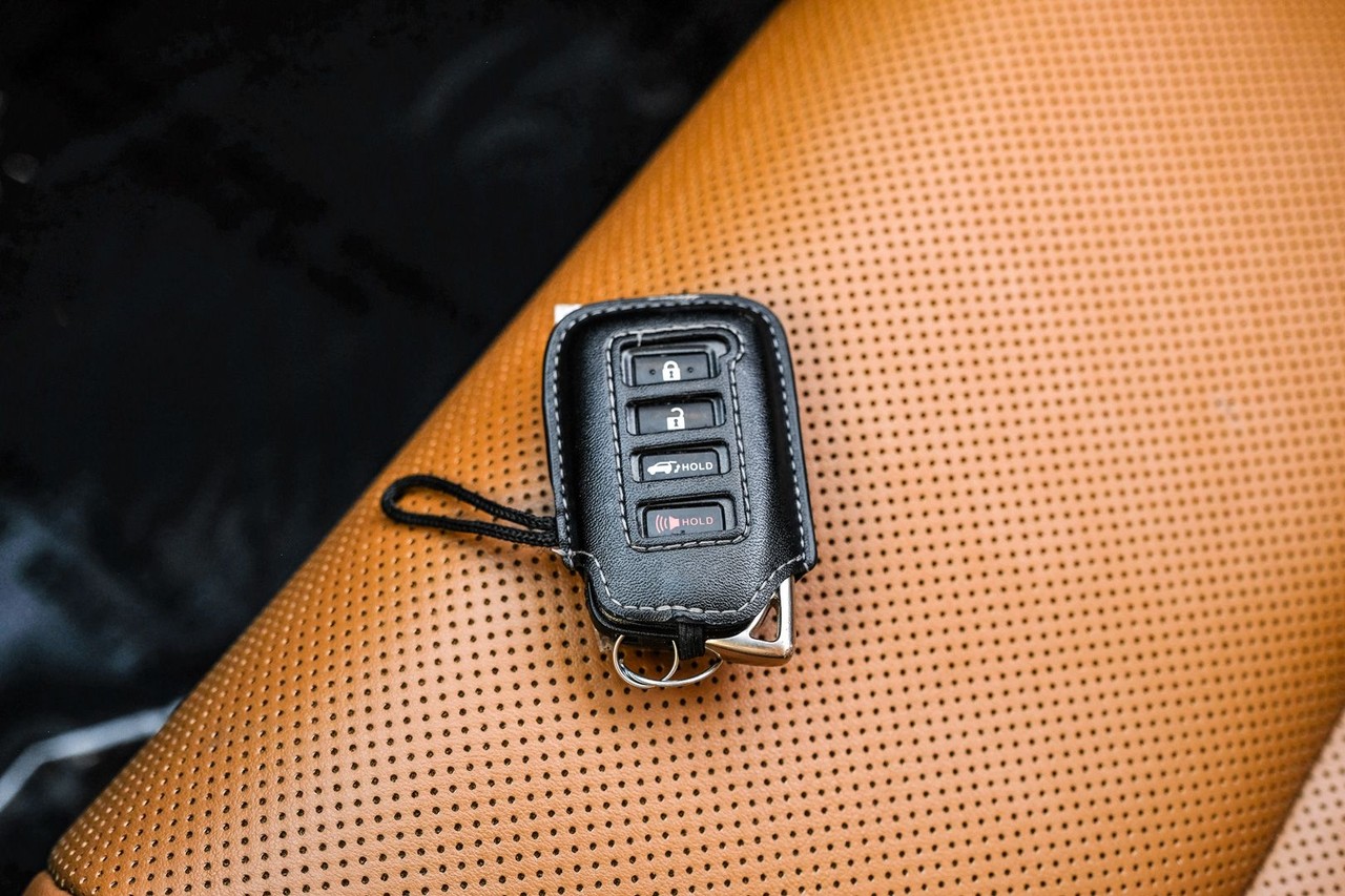 Lexus RX Vehicle Main Gallery Image 54