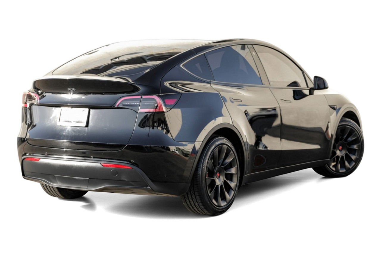Tesla Model Y Vehicle Main Gallery Image 09