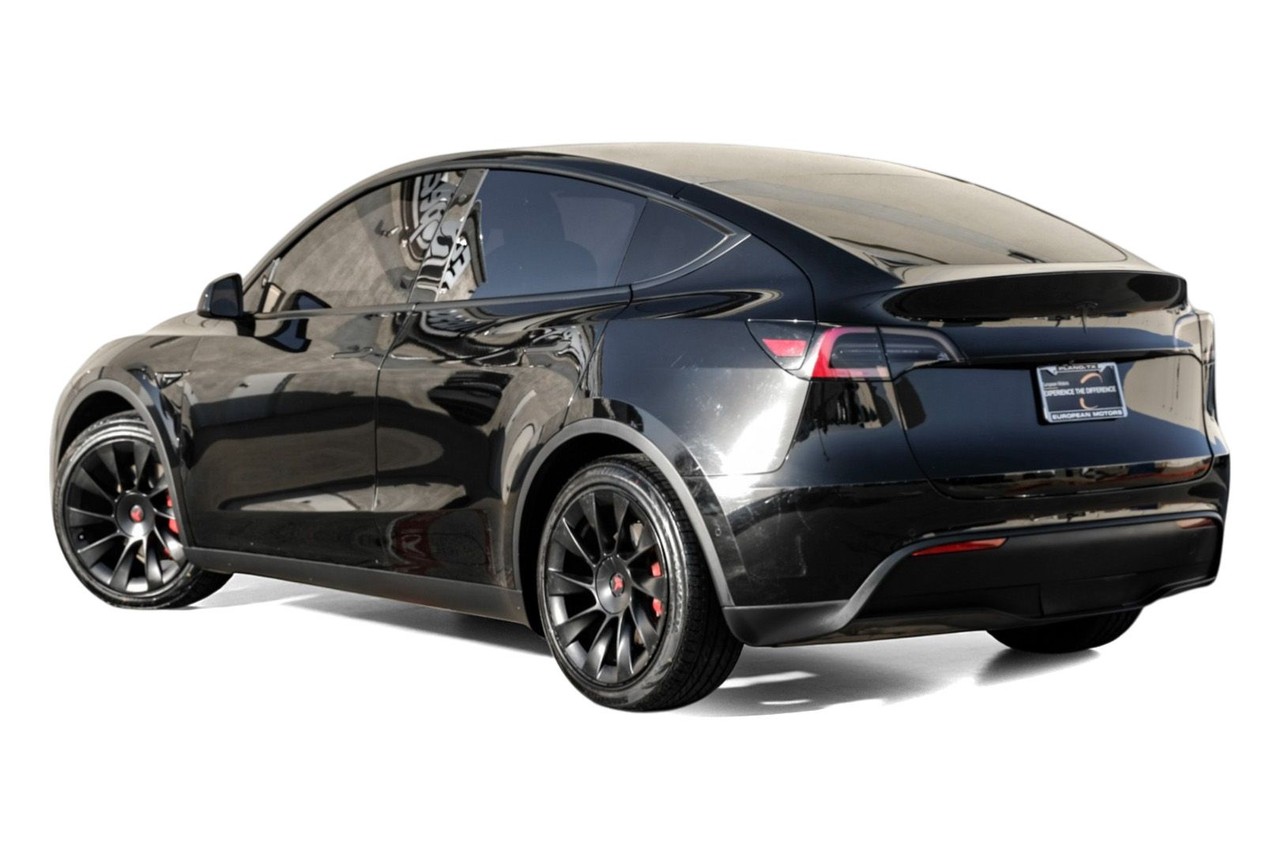 Tesla Model Y Vehicle Main Gallery Image 11