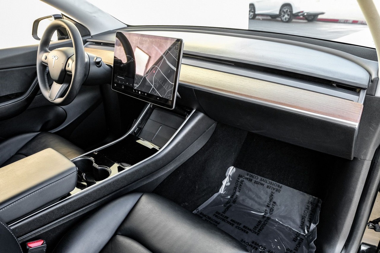 Tesla Model Y Vehicle Main Gallery Image 13