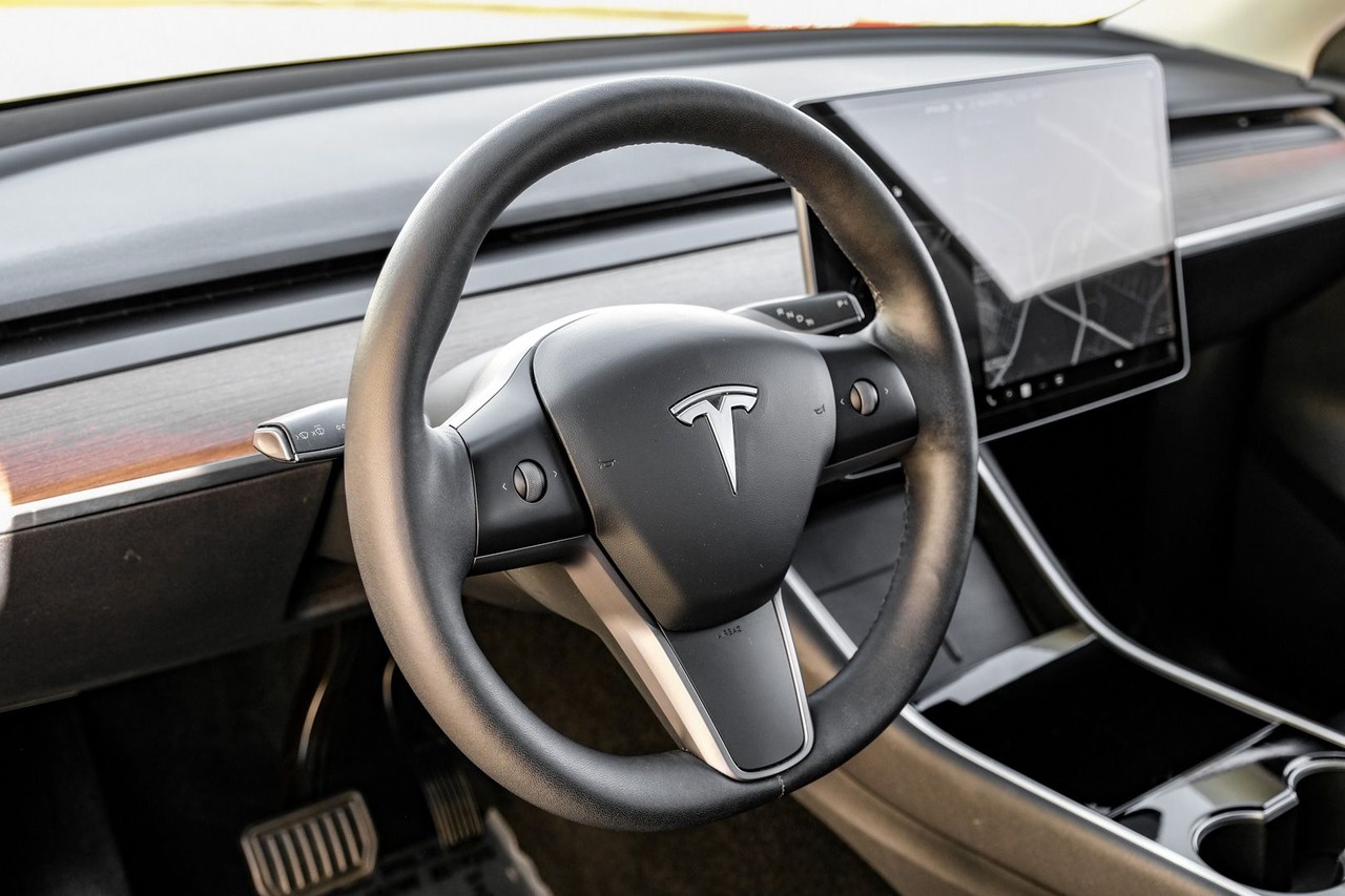 Tesla Model Y Vehicle Main Gallery Image 16