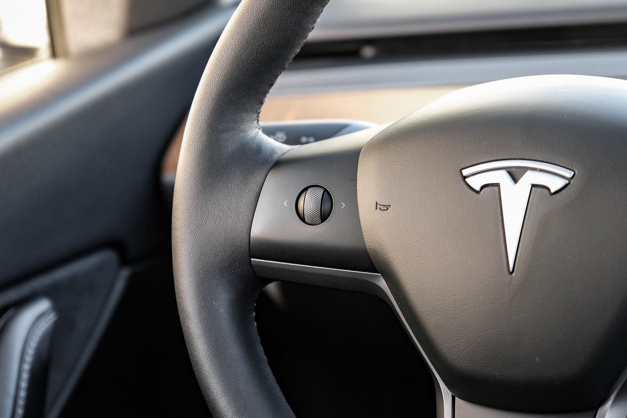 Tesla Model Y Vehicle Main Gallery Image 18