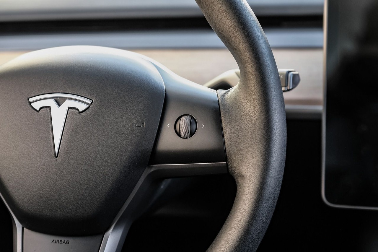 Tesla Model Y Vehicle Main Gallery Image 19