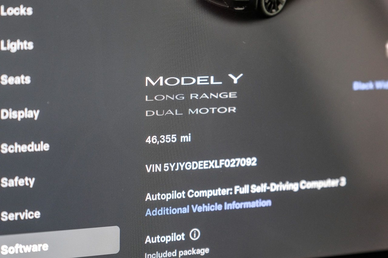 Tesla Model Y Vehicle Main Gallery Image 21