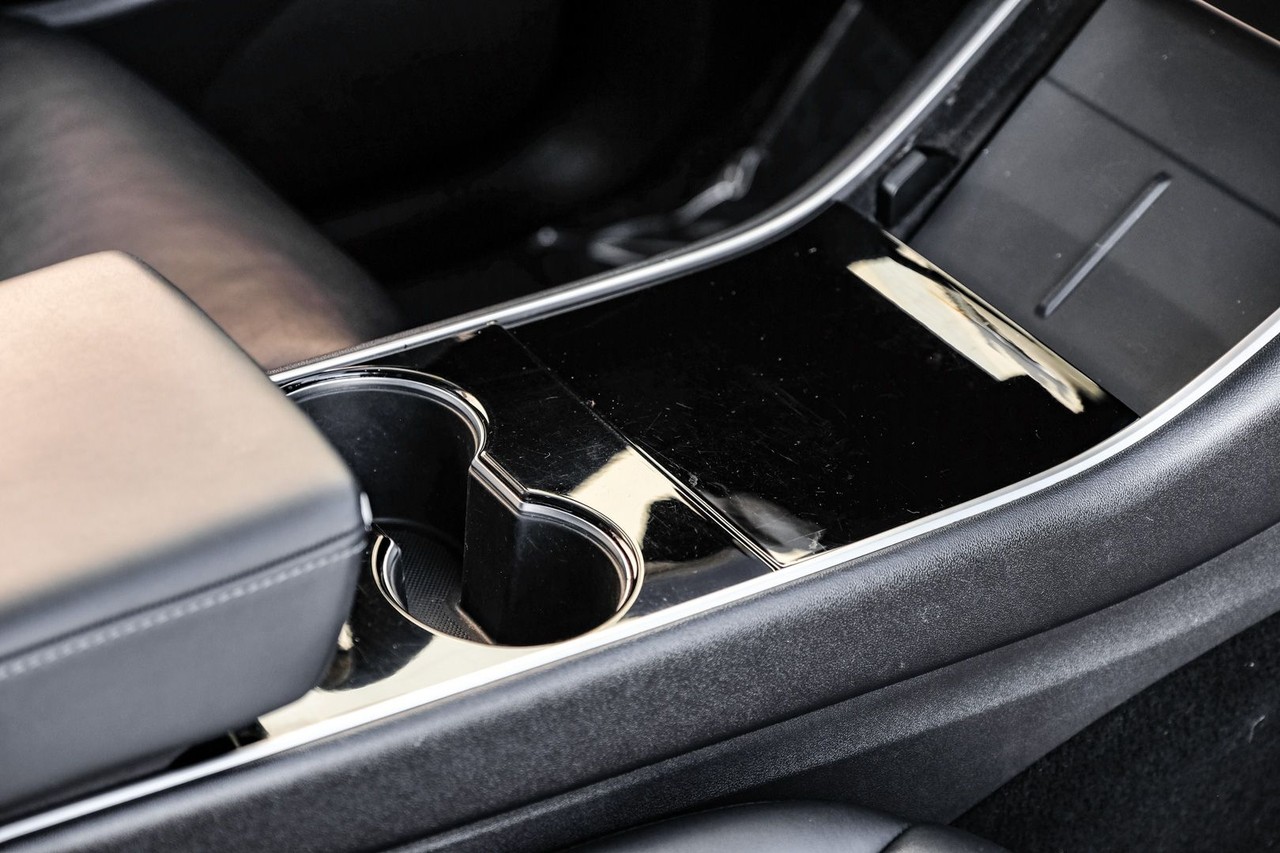 Tesla Model Y Vehicle Main Gallery Image 24