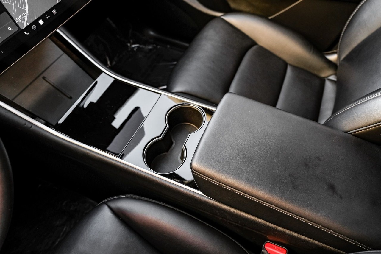 Tesla Model Y Vehicle Main Gallery Image 25