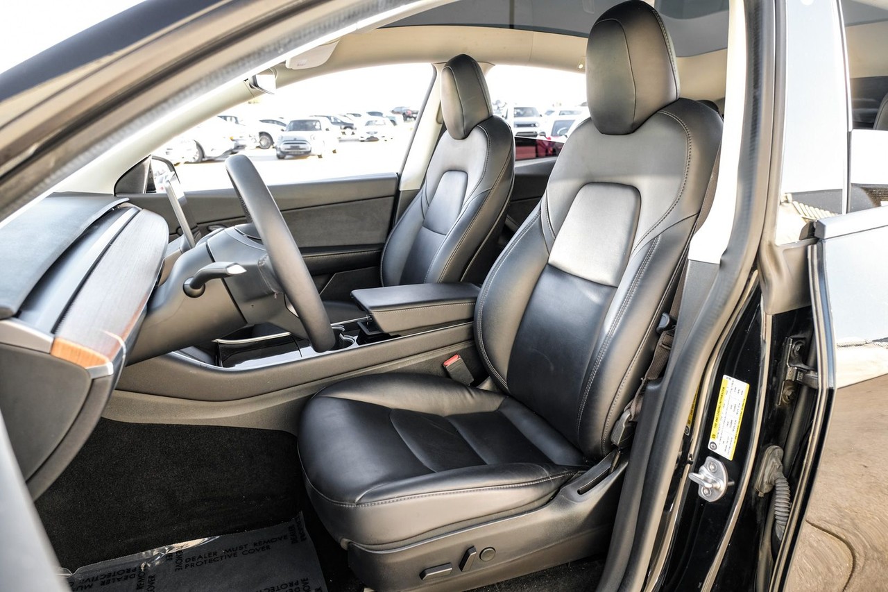 Tesla Model Y Vehicle Main Gallery Image 30