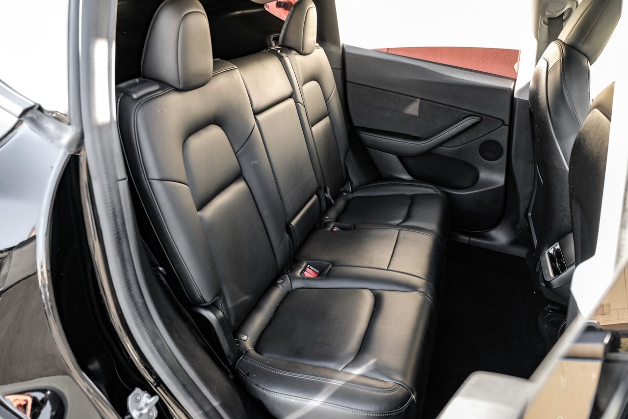 Tesla Model Y Vehicle Main Gallery Image 33