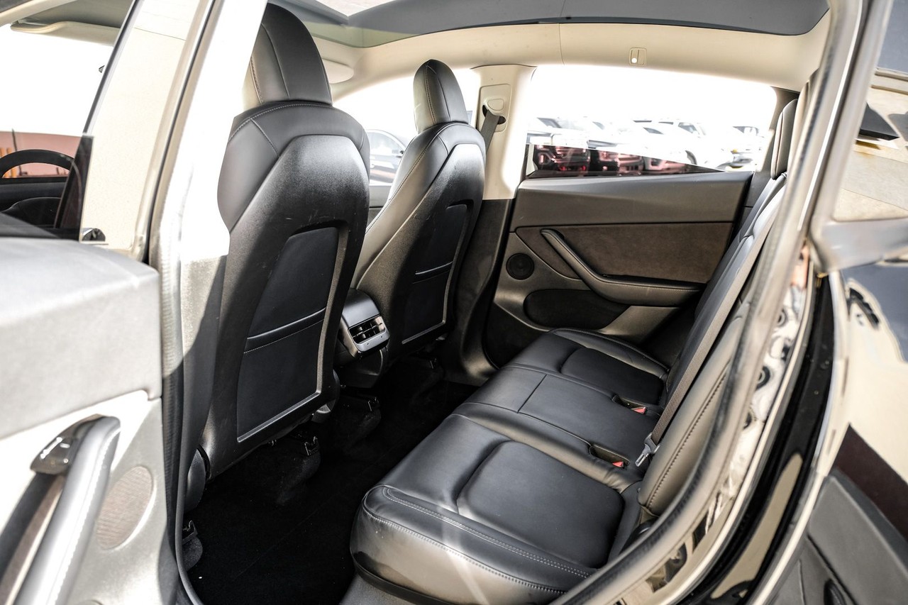 Tesla Model Y Vehicle Main Gallery Image 35