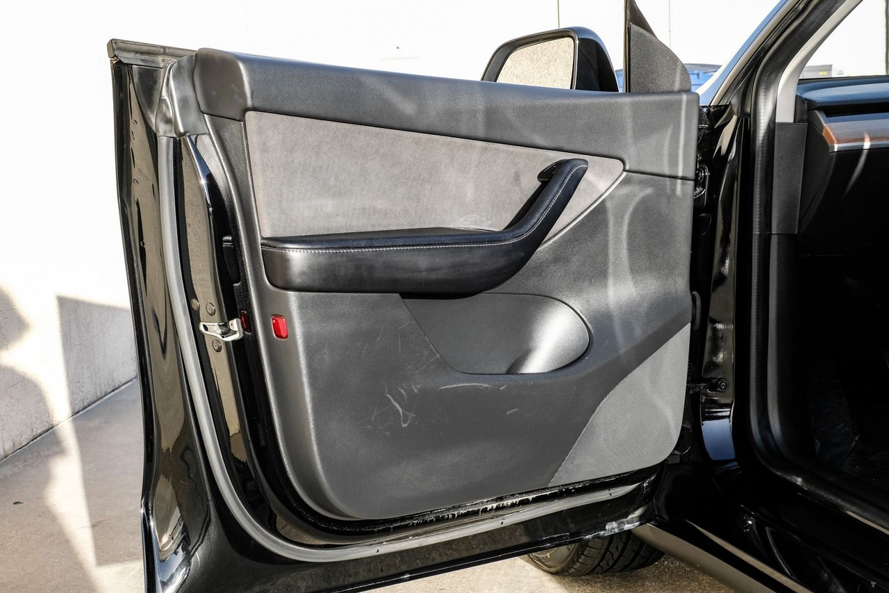 Tesla Model Y Vehicle Main Gallery Image 39