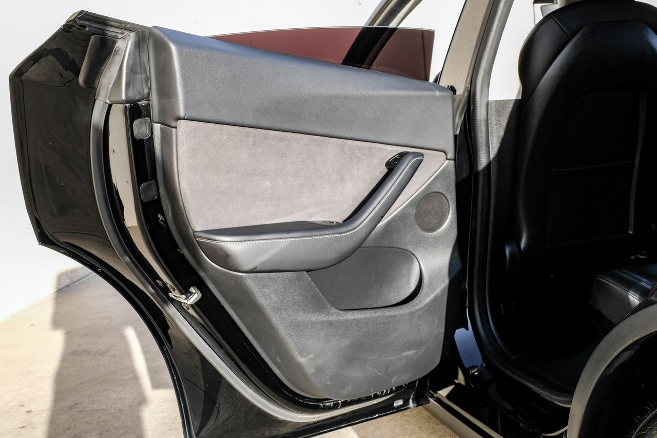 Tesla Model Y Vehicle Main Gallery Image 42