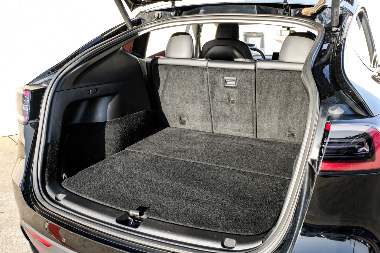 Tesla Model Y Vehicle Main Gallery Image 45