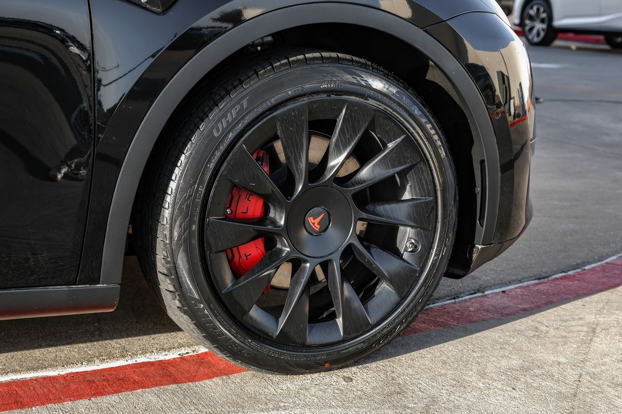 Tesla Model Y Vehicle Main Gallery Image 48