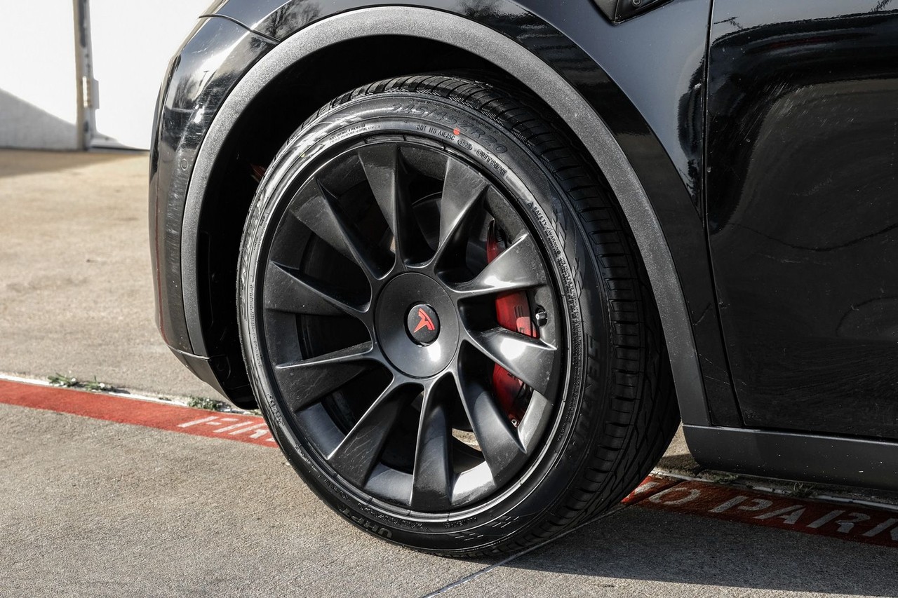 Tesla Model Y Vehicle Main Gallery Image 49