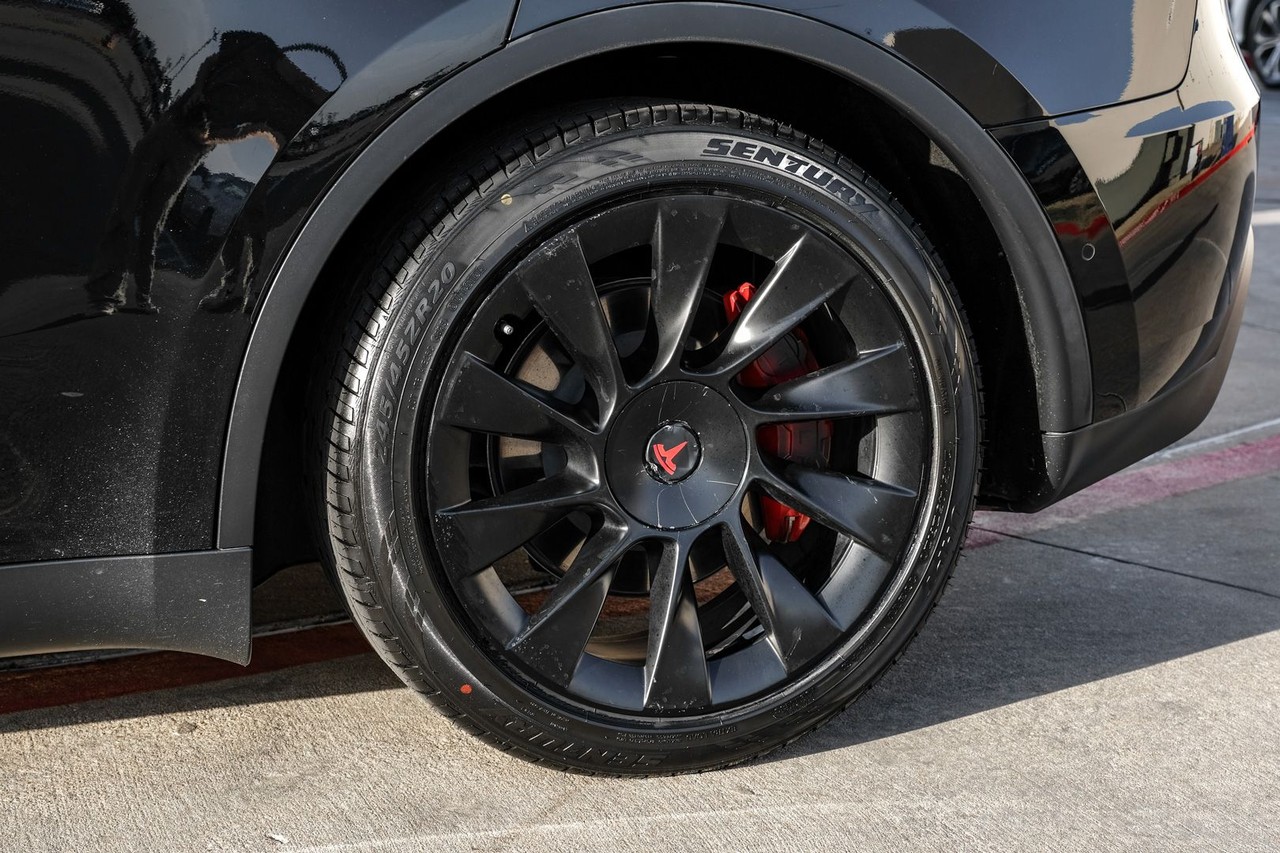 Tesla Model Y Vehicle Main Gallery Image 50