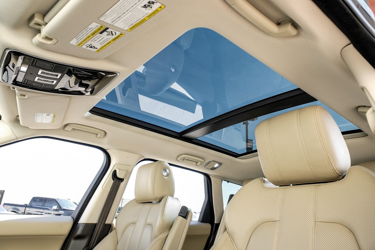 Land Rover Range Rover Sport Vehicle Main Gallery Image 05