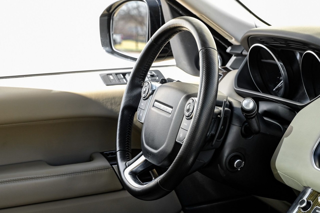 Land Rover Range Rover Sport Vehicle Main Gallery Image 14