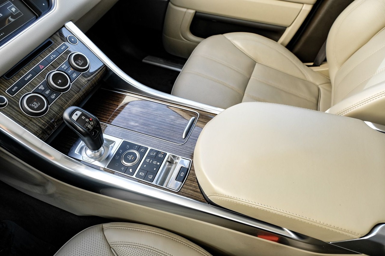 Land Rover Range Rover Sport Vehicle Main Gallery Image 25