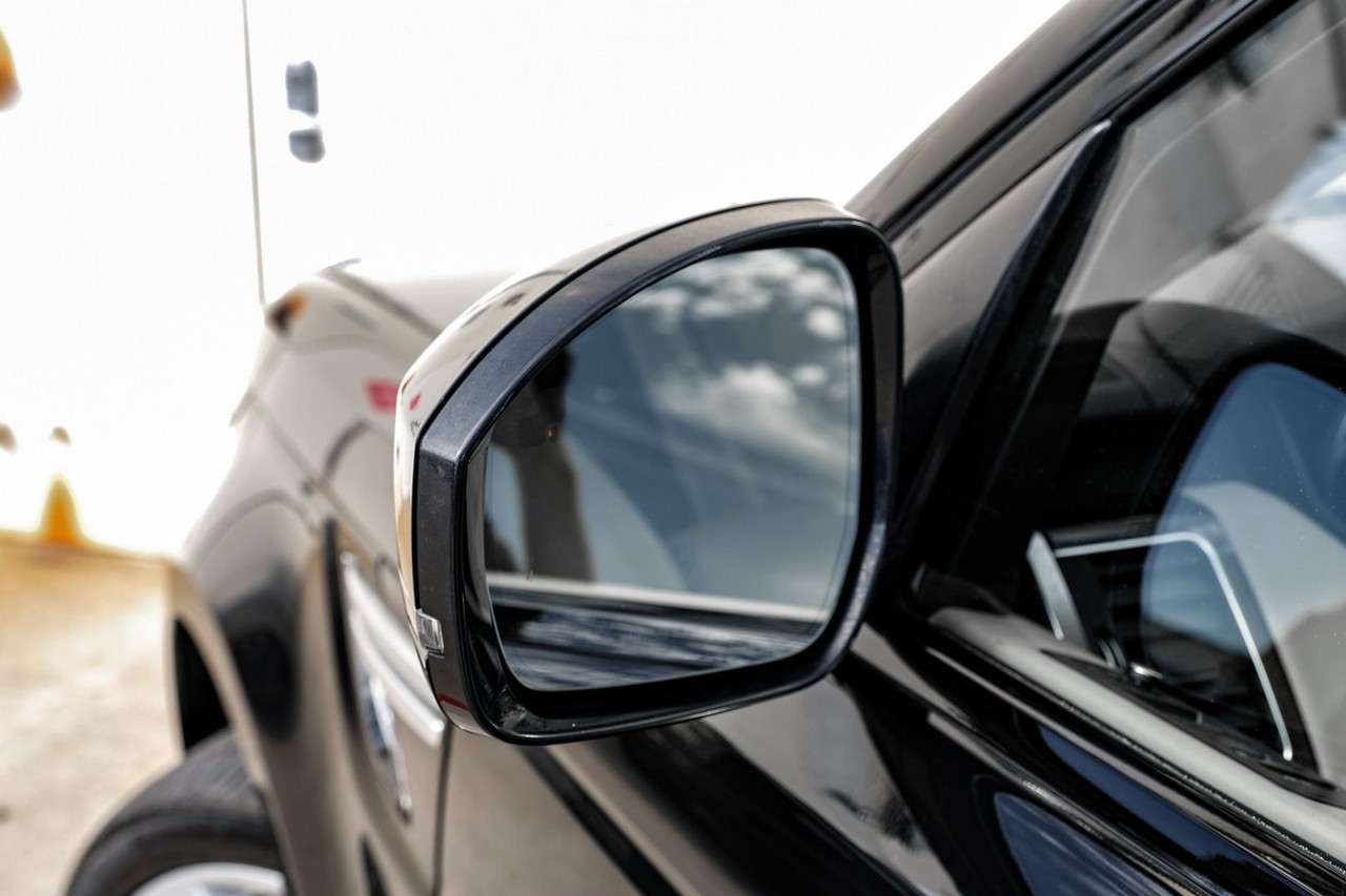 Land Rover Range Rover Sport Vehicle Main Gallery Image 39