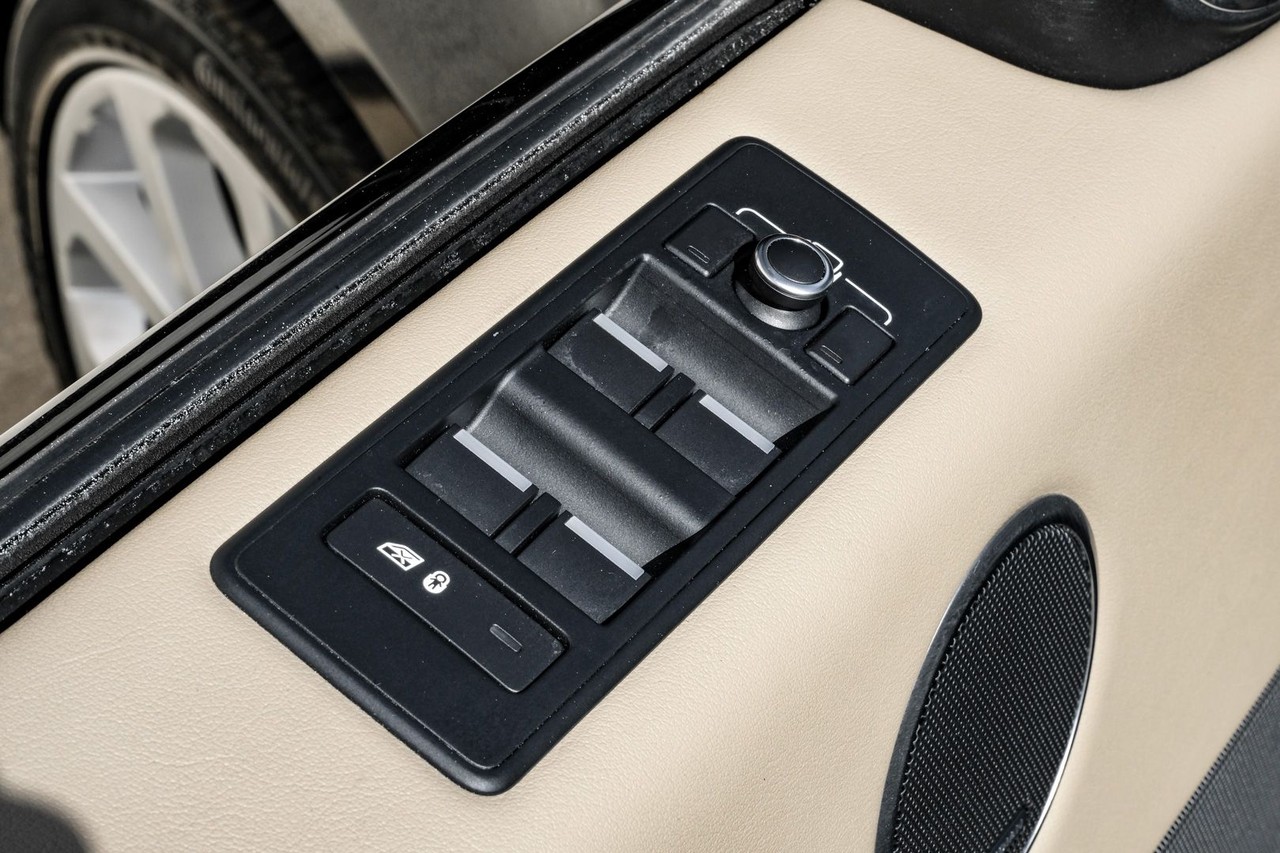 Land Rover Range Rover Sport Vehicle Main Gallery Image 41