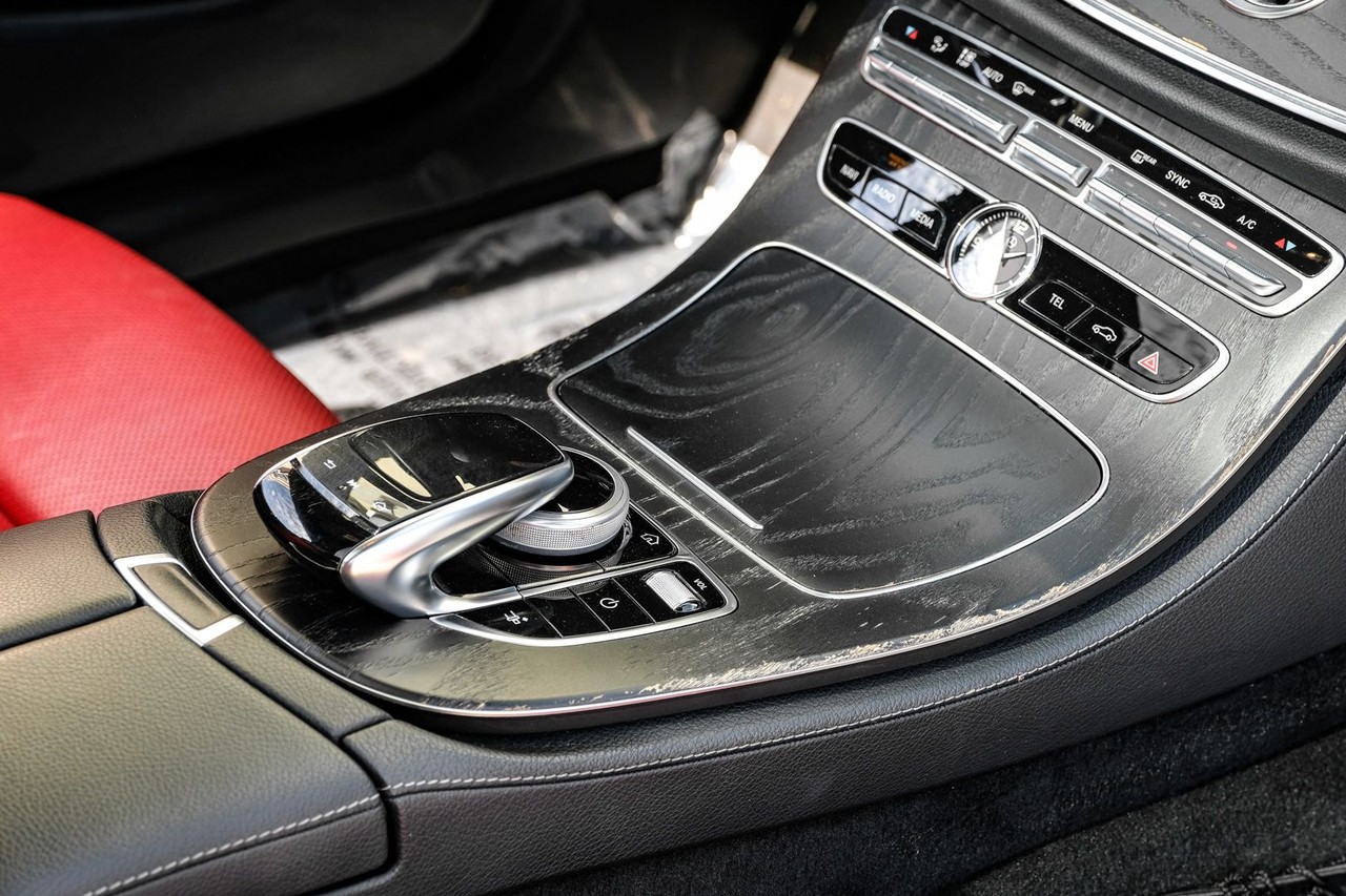 Mercedes-Benz E 450 Vehicle Main Gallery Image 21