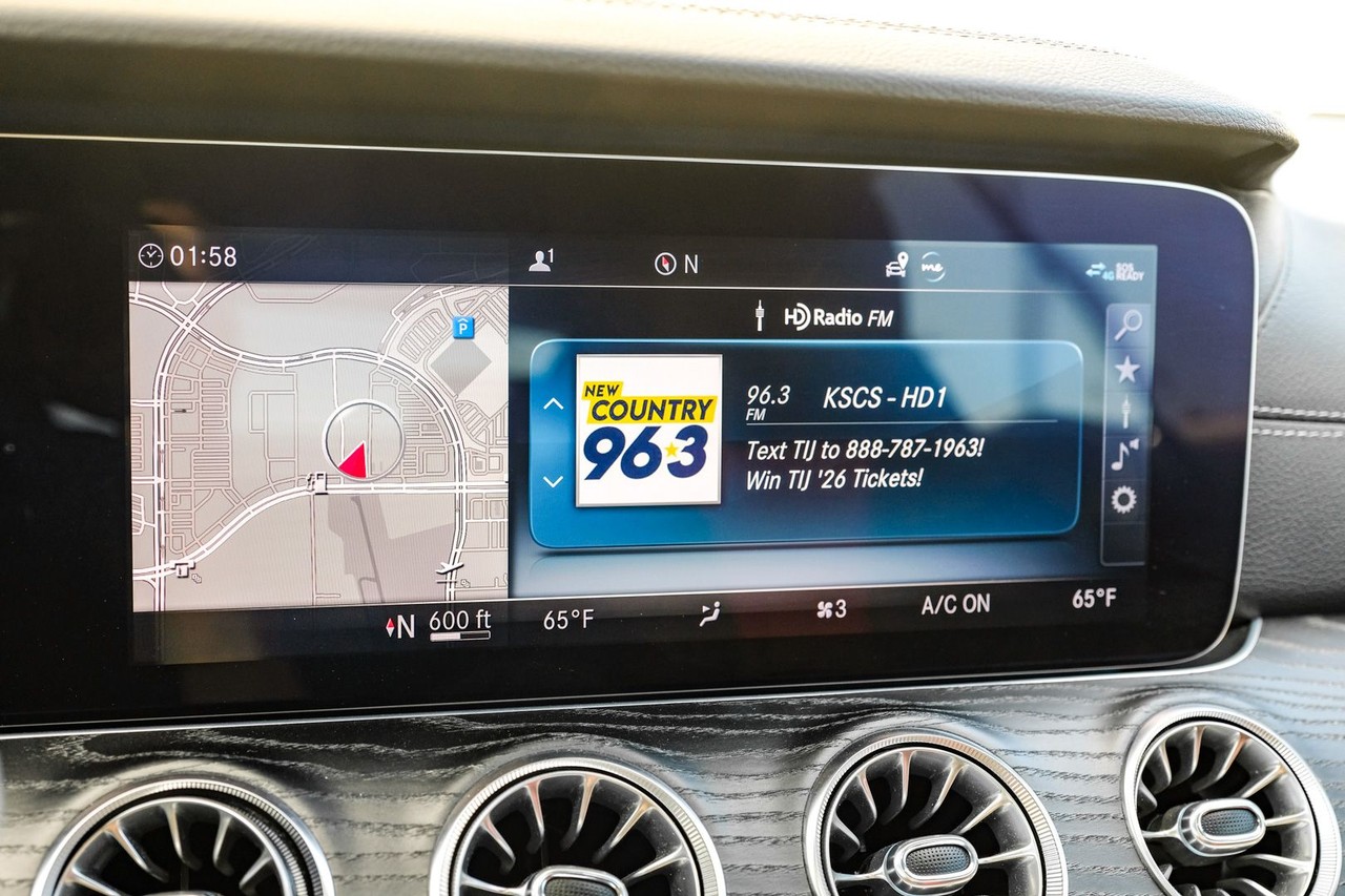 Mercedes-Benz E 450 Vehicle Main Gallery Image 25