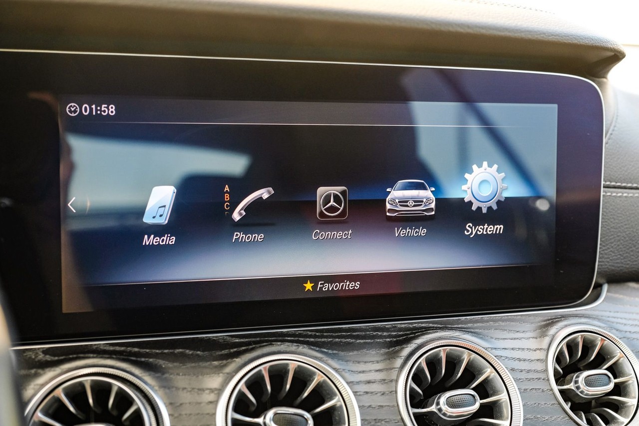 Mercedes-Benz E 450 Vehicle Main Gallery Image 28