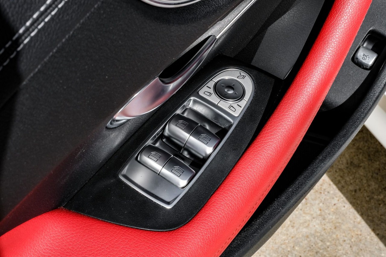 Mercedes-Benz E 450 Vehicle Main Gallery Image 35