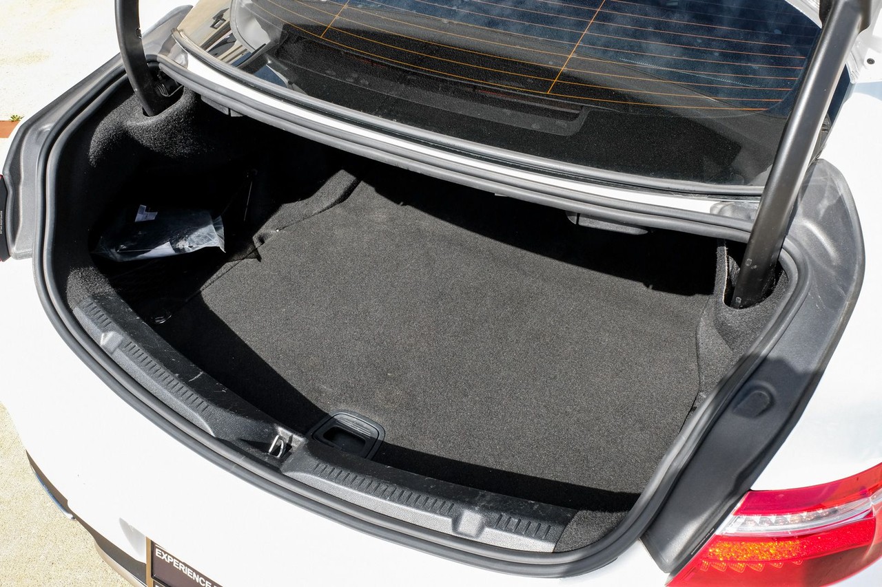 Mercedes-Benz E 450 Vehicle Main Gallery Image 39