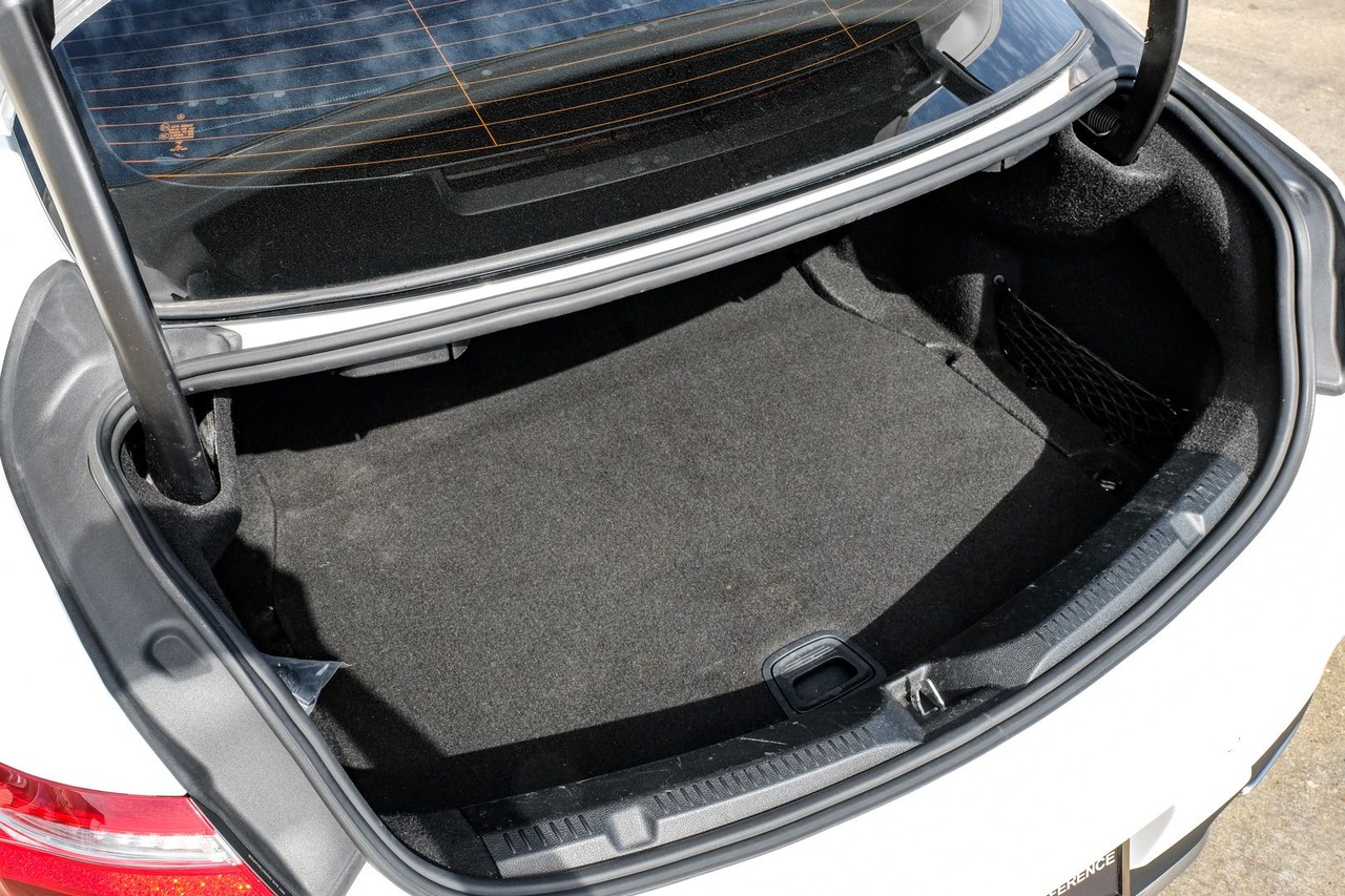 Mercedes-Benz E 450 Vehicle Main Gallery Image 40