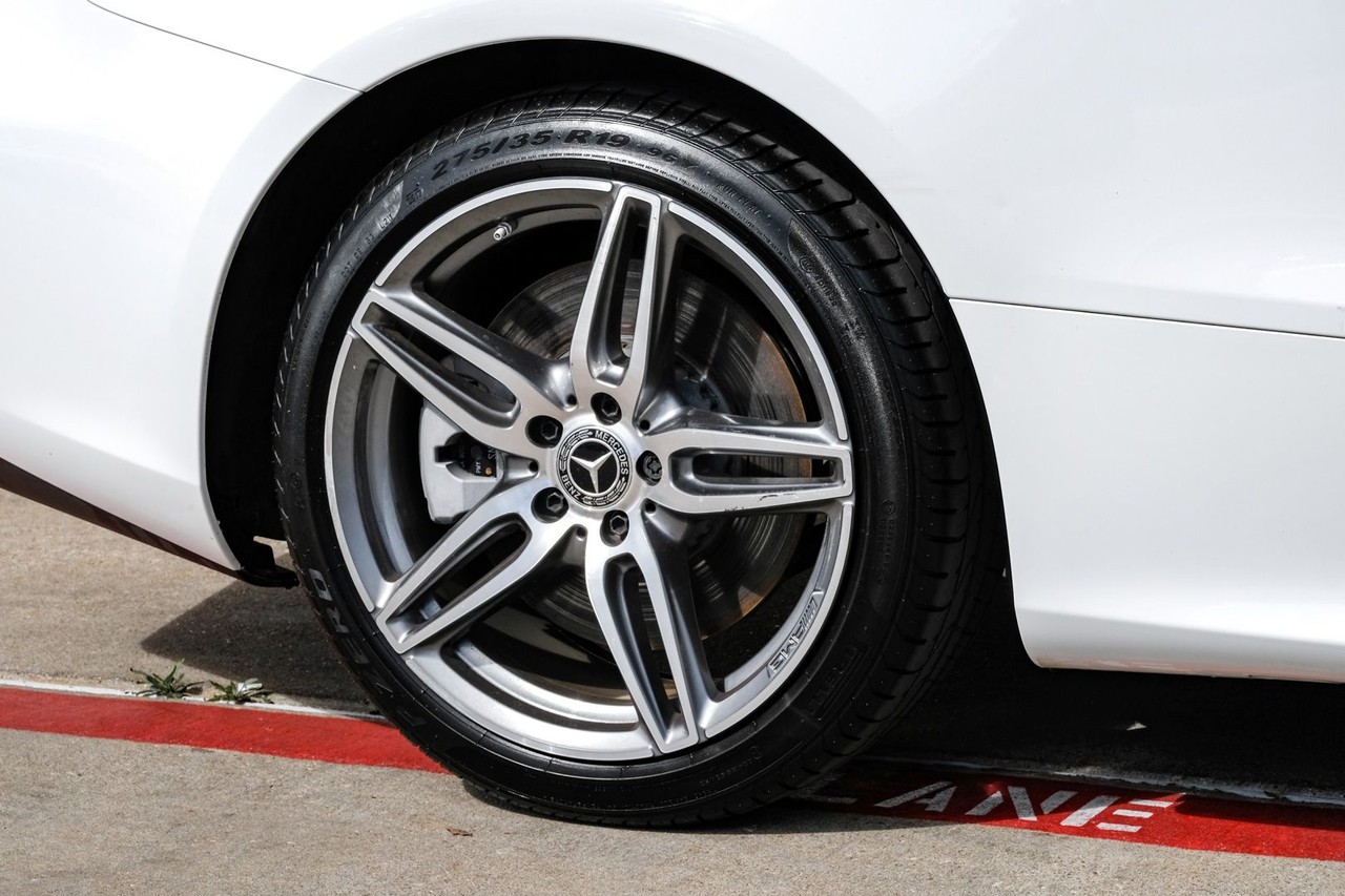 Mercedes-Benz E 450 Vehicle Main Gallery Image 41