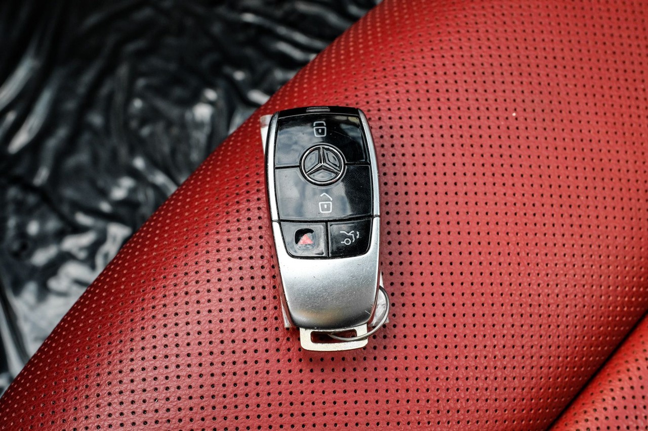 Mercedes-Benz E 450 Vehicle Main Gallery Image 43